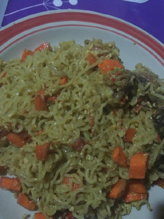A picture of Noodles made with egg sauce and chicken.