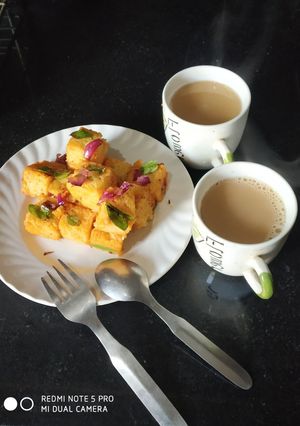 सूजी बेसन ढोकला (suji besan dhokla recipe in Hindi) रेसिपी मुख्य फोटो