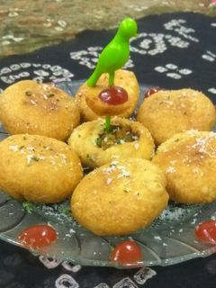 જોધપુર ફેમસ પ્યાજ કચોરી(payaz kachori in Gujarati) રેસીપી મુખ્ય ફોટો