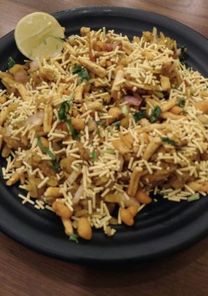 इंदौरी पोहा (Indori poha recipe in Hindi) रेसिपी मुख्य फोटो