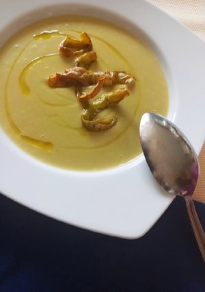 Foto principal de Crema de patatas, cebolleta y puerro