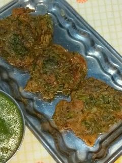 पालक पकौडे (Palak Pakode recipe in Hindi) रेसिपी मुख्य फोटो