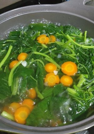 Foto resep Sayur bayam kuah bening wortel simple enak