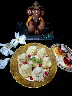 सूजी नारीयल मोदक (suji nariyal modak recipe in Hindi) रेसिपी मुख्य फोटो