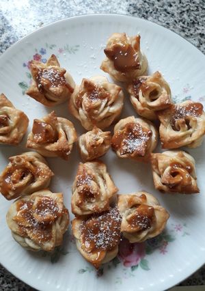Una foto de Pimpollos de hojaldre con dulce de leche y coco