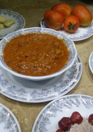 A picture of Timatar or kismish ki kahti meehti chatni 😋.