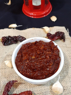 शेजवान चटणी (schezwan chutney recipe in marathi) रेसिपी चे मुख्य फोटो