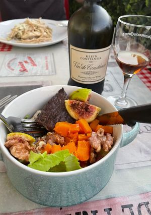 A picture of Fig, walnut and blue cheese salad.