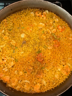 Una foto de Arroz con Rape y ajos tiernos