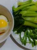 Đơn giản cải luộc chấm trứng