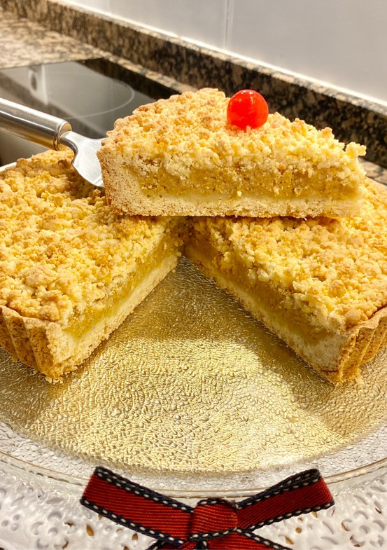 Una foto de Pastel con masa frola y crema de calabaza. (Cake with frola dough and pumpkin crean)