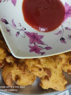 प्याज पकौड़ा (Pyaz pakoda recipe in hindi) रेसिपी मुख्य फोटो