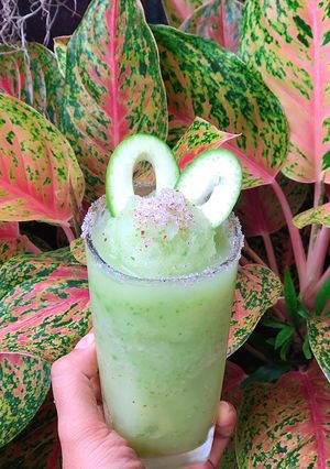 A picture of Mango Smoothie with Chili Salt.