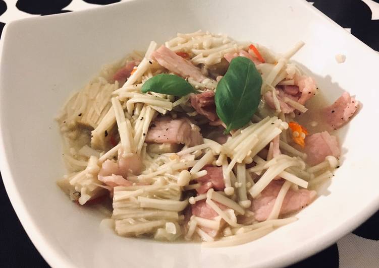 Pan fry enokitake with bacon π₯