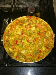 Una foto de Paella de de ternera y pollo