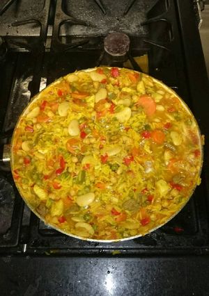 Una foto de Paella de de ternera y pollo