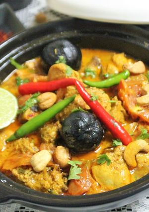A picture of Moroccan Chicken Tagine.