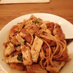 Garlic chicken spaghetti A picture of Garlic chicken spaghetti.