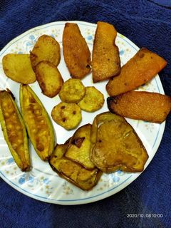 পাঁচ রকম ভাজা (pach rokom bhaaja recipe in Bengali) রেসিপির প্রধান ছবি