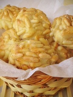 Una foto de Panellets de piñones