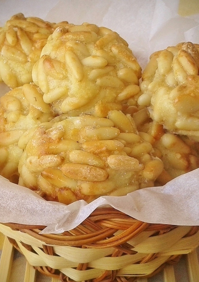 Una foto de Panellets de piñones