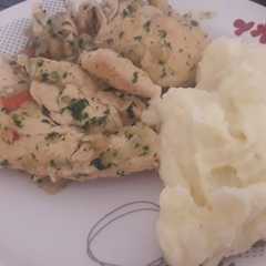 Una foto de Pollo a la cacerola con provenzal