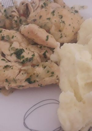Una foto de Pollo a la cacerola con provenzal