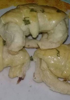 Una foto de Saladitos de choclo, picadillo y cebollas... económico