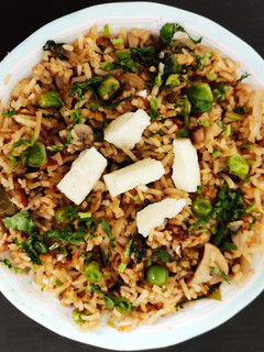 காளான் பன்னீர் பட்டாணி பிரியாணி (Mushroom paneer peas biryani recipe in tamil) செய்முறை முக்கிய புகைப்படம்