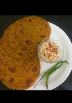 થેપલા (Thepla Recipe In Gujarati) રેસીપી મુખ્ય ફોટો