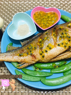 香煎黃魚佐胡椒百果淋醬 的食譜成品照片
