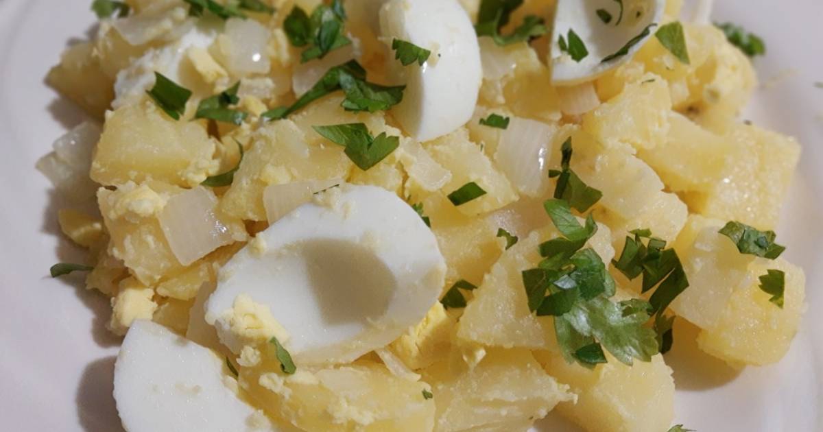 Ensalada de papas, huevos y cebolla blanca Receta de Bendecido- Cookpad