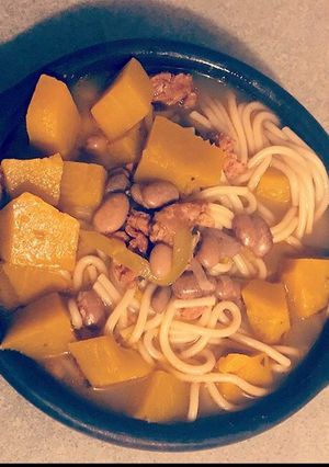 Una foto de Porotos con riendas