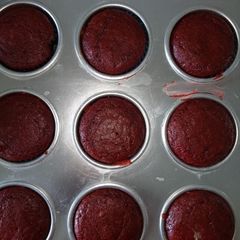 A picture of Red velvet cupcakes.