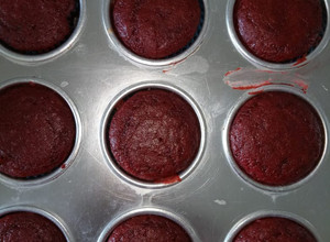 A picture of Red velvet cupcakes.