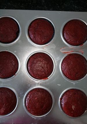A picture of Red velvet cupcakes.