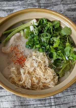 Hình của món Cháo sụn gà.