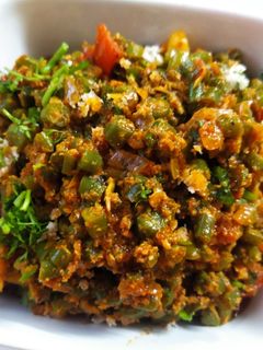 चमचमीत मसालेदार श्रावणी घेवडा भाजी (ghevda bhaji recipe in marathi) रेसिपी चे मुख्य फोटो