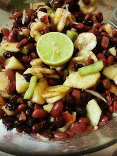 A picture of Beans and black chickpeas salad.