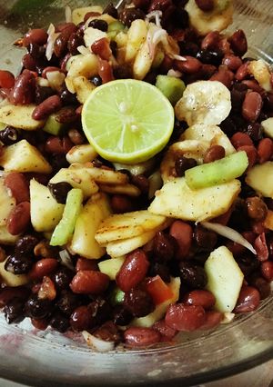 A picture of Beans and black chickpeas salad.