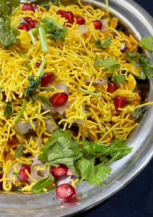 ભેળ (Bhel Recipe In Gujarati) રેસીપી મુખ્ય ફોટો