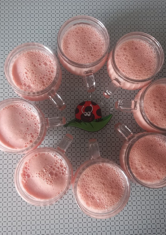 Una foto de 223. Panna cotta de sandía 🍉