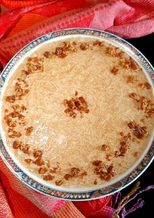 খেজুর গুড় দিয়ে দুধ সেমাই রেসিপির প্রধান ছবি