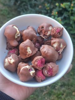 Una foto de Frambuesas al estilo franui🍫🤍