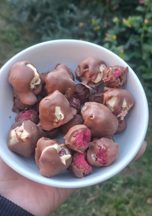 Una foto de Frambuesas al estilo franui🍫🤍