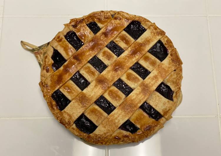 Simple Way to Prepare Ultimate Mixed Berry Pie
