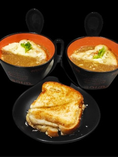 A picture of Veg french onion soup.