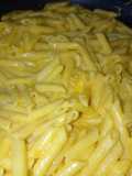 Plumitas en salsa de queso
