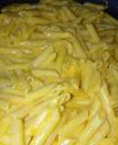 Plumitas en salsa de queso