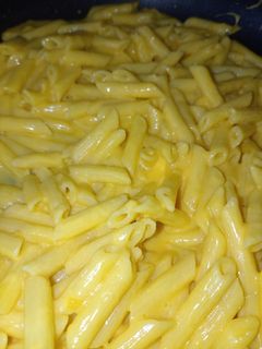 Una foto de Plumitas en salsa de queso